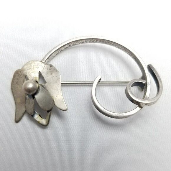 Vintage Beau Sterling Silver Abstract Dog Shape Brooch, Puppy Spiral Shape - Picture 1 of 7